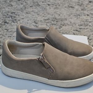 Kensie Beige Slip-On Sneakers 7.5